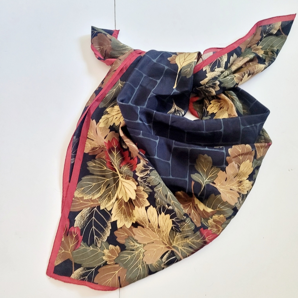 Floral Patterned Scarf - Picture 6 of 9
